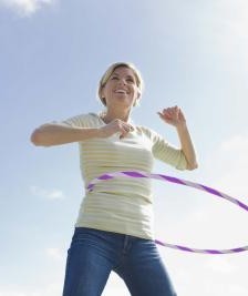 Fitness – Beneficii ale exercitiilor hula hoops